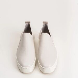 Vince Saxon leather slip on sneaker in bone color